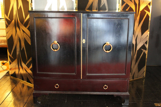 Credenza Inglese laccata Nera con maniglie in Ottone, Anni '40