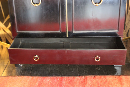 Credenza Inglese laccata Nera con maniglie in Ottone, Anni '40