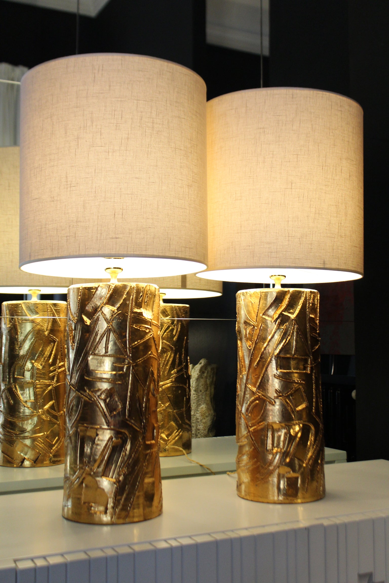 "Banci" Coppia di Lampade Scultoree in Ceramica Oro, Anni '70