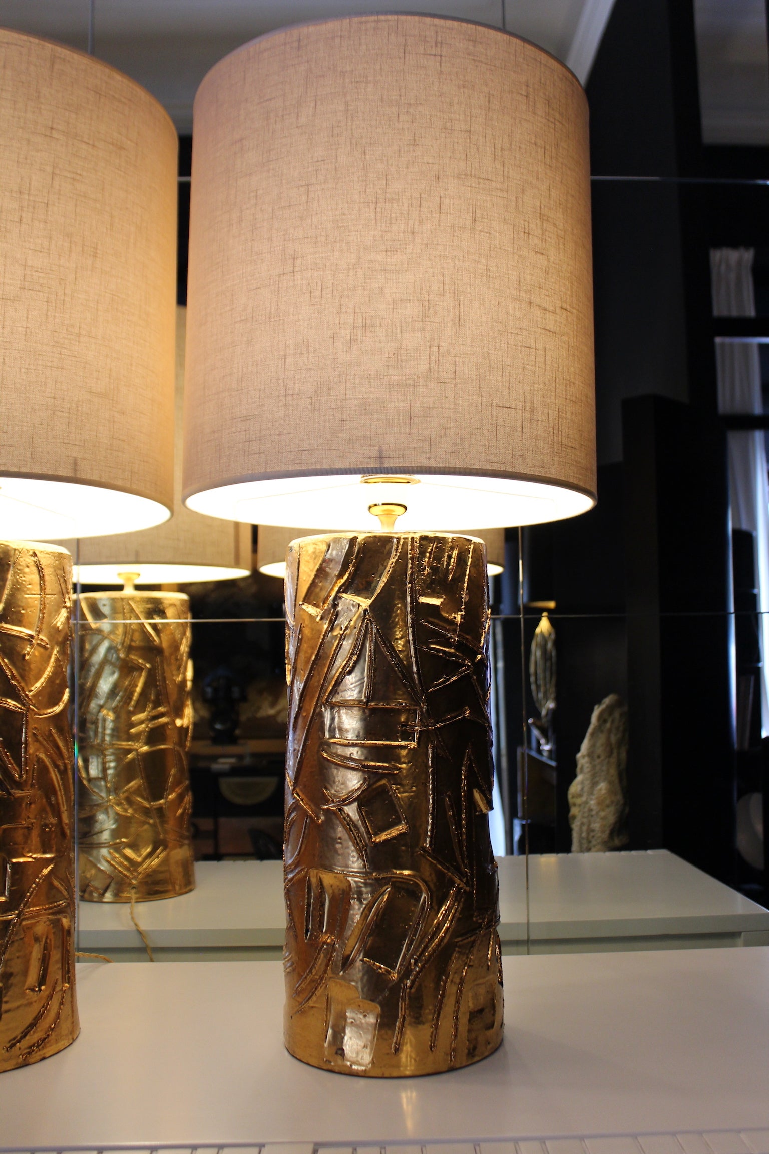 "Banci" Coppia di Lampade Scultoree in Ceramica Oro, Anni '70