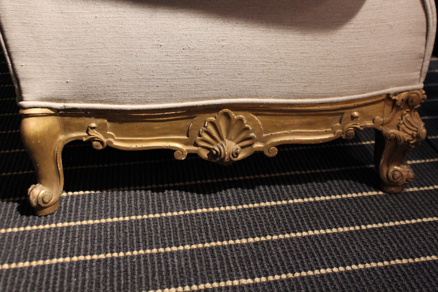 Coppia di Poltrone in Lino con Base Barocca Intagliata, Anni '50