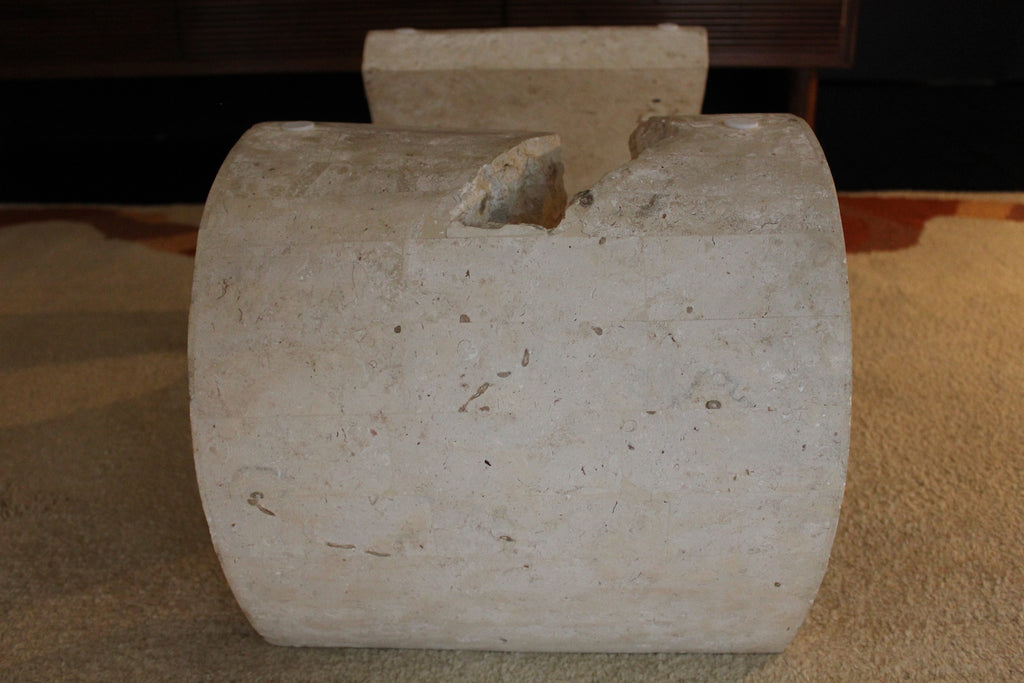 Tavolino Scultoreo in Travertino e Vetro